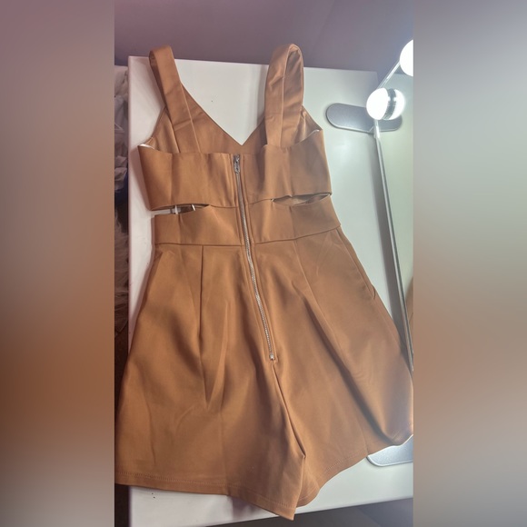 never worn romper! size 2! - Picture 3 of 3